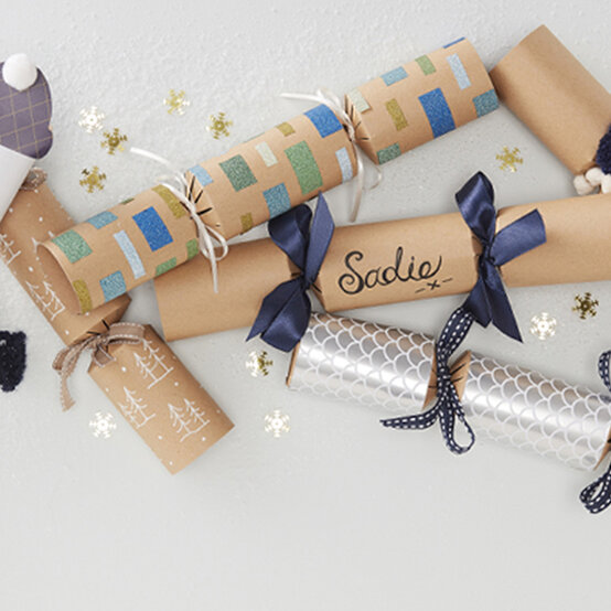 idea_diy-christmas-table-settings_modern.jpg?sw=554&q=85