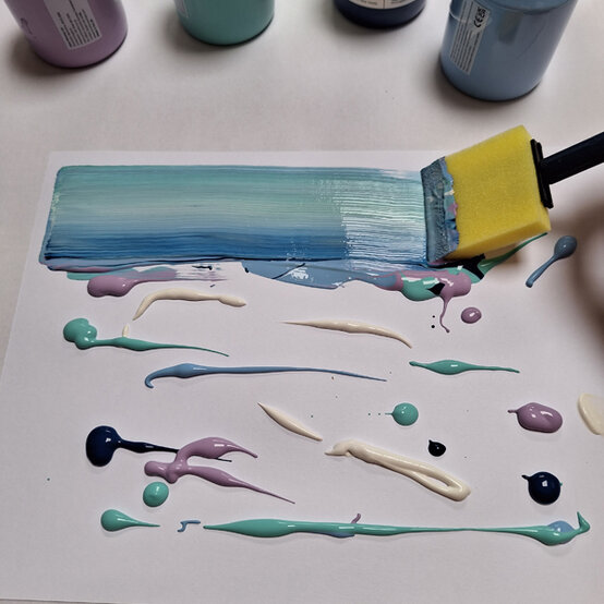 idea_paper-winter-bobble-hat_step1c.jpg?sw=554&q=85