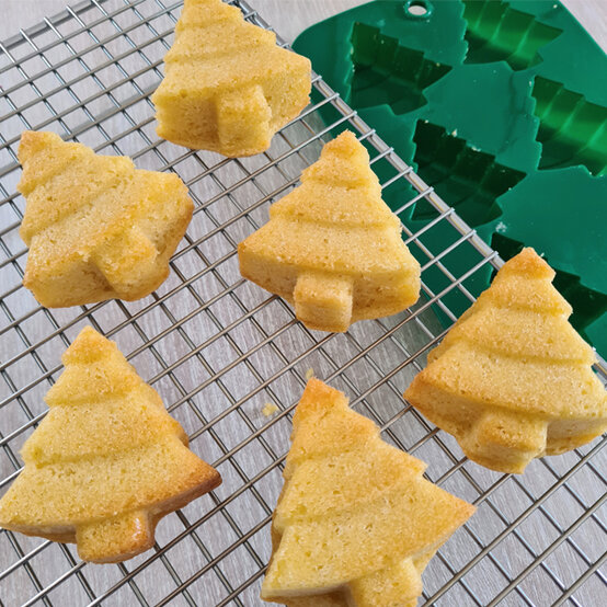 idea_Mini-Christmas-Tree-Cakes_Step3b.jpg?sw=554&q=85