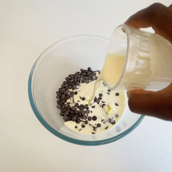 idea_christmas-botanical-yule-log_step17.jpg?sw=554&q=85