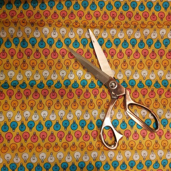 retro_pillow_fabric_step_1.jpg?sw=554&q=85