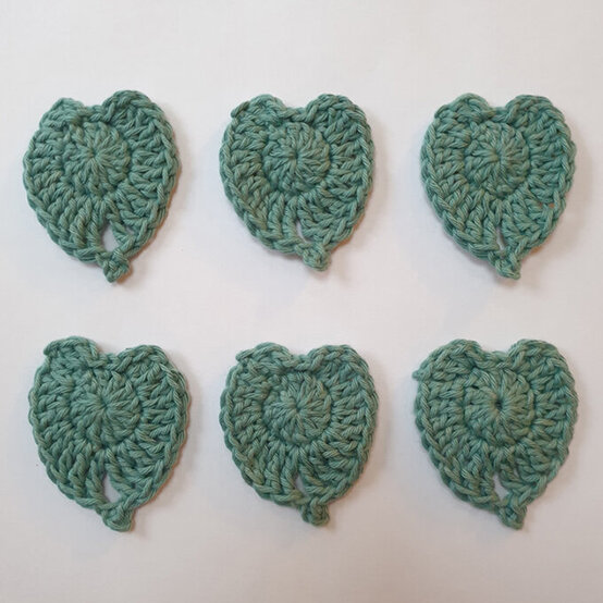 how_to_crochet_a_summer_garden_wreath_sunflower-leaves.jpg?sw=554&q=85