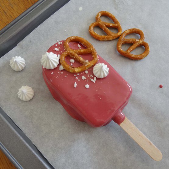 xmas-cake-pops-step-6.jpg?sw=554&q=85