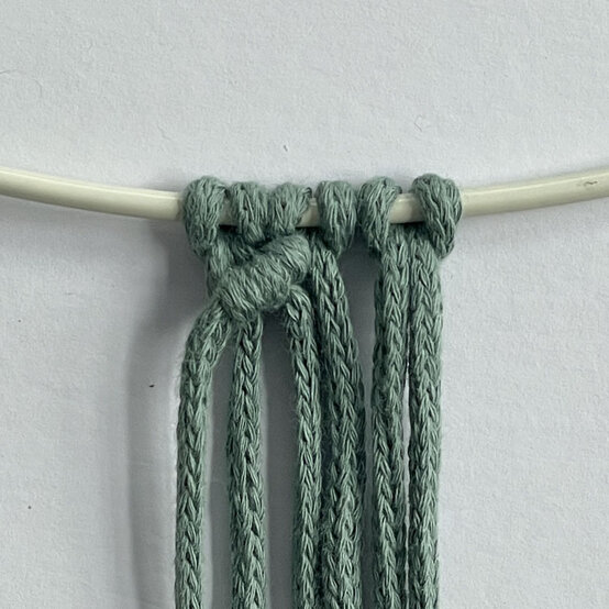 How%2Dto%2DMake%2Da%2DMacrame%2DFrame%5Fmoon%2Dstep2.jpg?sw=554&q=85