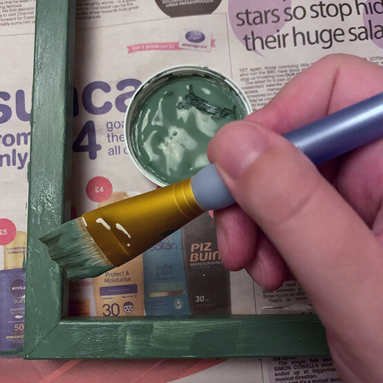 cricut_how-to-make-a-christmas-sign_step12_3.jpg?sw=554&q=85