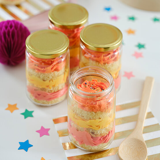 cake-jar-favours.jpg?sw=554&q=85
