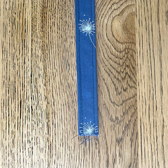 how-to-sew-a-fat-quarter-tote-bag-2b.jpg?sw=554&q=85