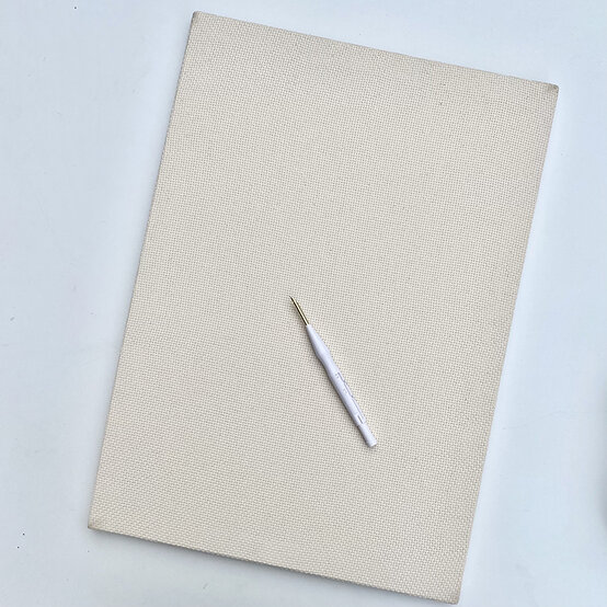 how-to-make-punch-needle-winter-trees_step_1_stretcher_frame.jpg?sw=554&q=85