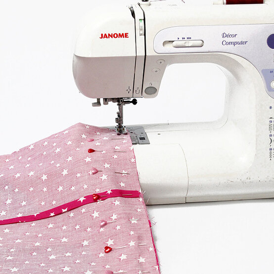 sew-a-simple-cushion-11-1.jpg?sw=554&q=85