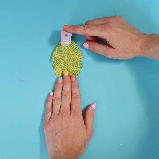 jungle-themed-party-bags-step5.jpg?sw=554&q=85