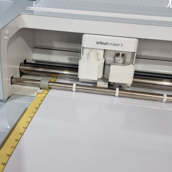 idea_how-to-make-personalised-balloons-heart_step3.jpg?sw=554&q=85