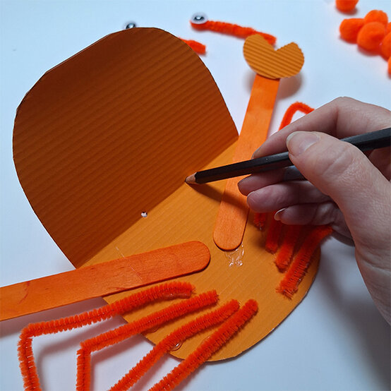 kids%5Fhow%2Dto%2Dmake%2Dcard%2Dsea%2Dcreatures%5Fstep%2D1d.jpg?sw=554&q=85