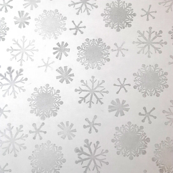 three-ways-to-make-handmade-christmas-gift-wrap_snow-with-love_step1_2.jpg?sw=554&q=85