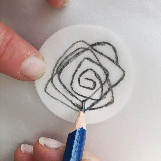 lino-floral-book-cover-artistinyou-step4.png?sw=554&q=85