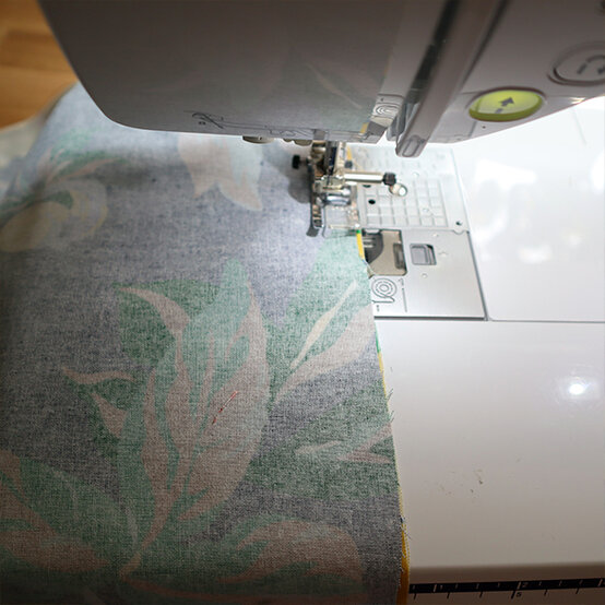 how-to-make-a-seat-cushion_step-3.jpg?sw=554&q=85