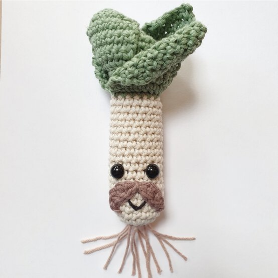 how-to-crochet-amigurumi-leeks-mrleek.jpg?sw=554&q=85