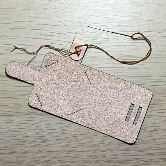 idea_glowforge-how-to-make-personalised-keyrings-photo_step8.jpg?sw=554&q=85