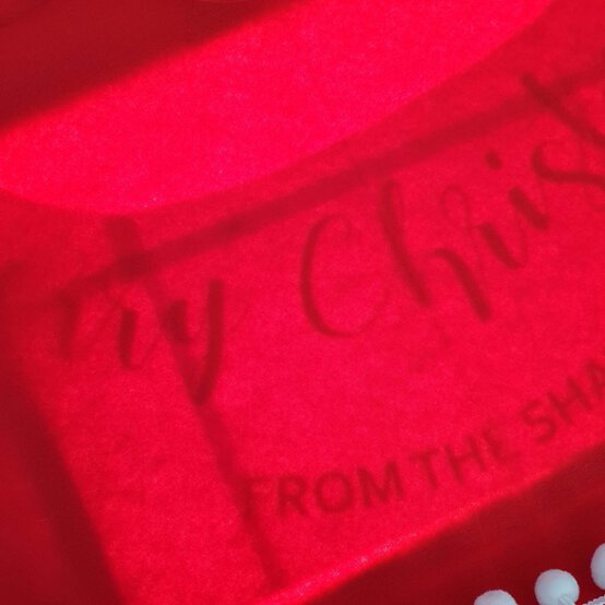 Idea_how-to-make-a-personalised-tree-skirt_step1a.jpg?sw=554&q=85