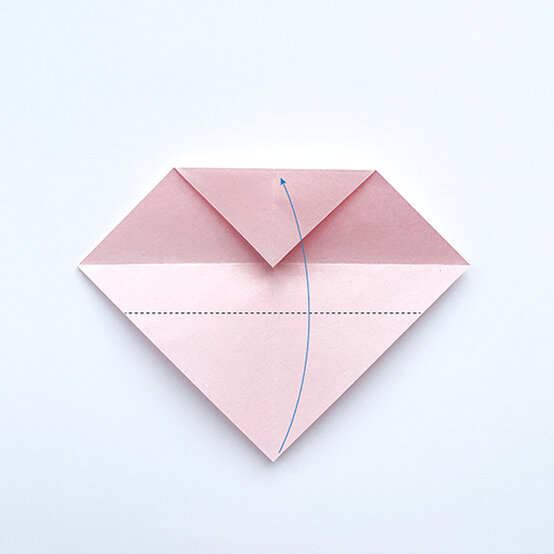 idea_origami-heart-card_step3.jpg?sw=554&q=85