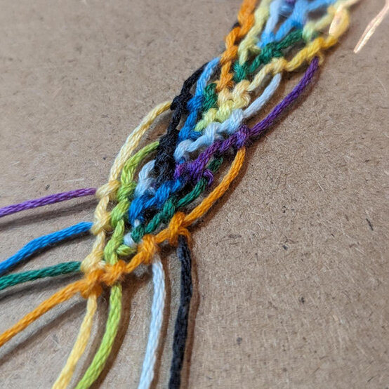 ideas%5Fhow%2Dto%2Dmake%2Dfriendship%2Dbracelets%5Fleaves%2Dbracelet%2D3d.jpg?sw=554&q=85