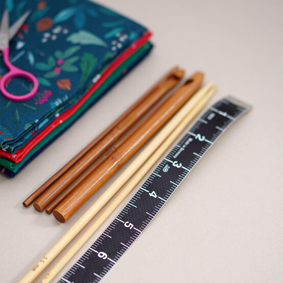 how-to-sew-a-craft-organiser_step2.jpg?sw=554&q=85