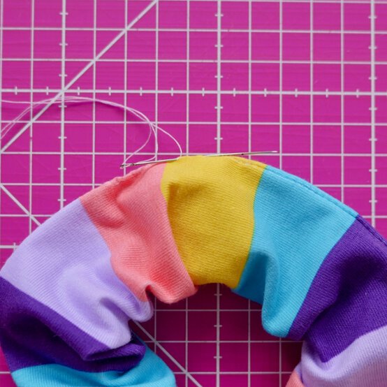 Jersey%20Sportswear_Scrunchie_Step8.jpeg?sw=554&q=85