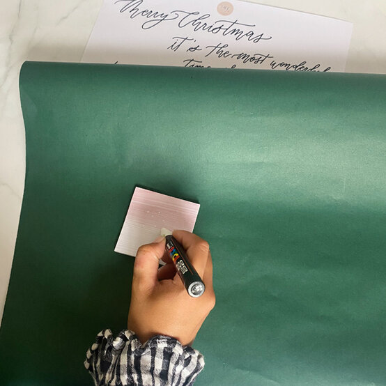 idea_christmas-drawn-giftwrap_step2b.jpg?sw=554&q=85