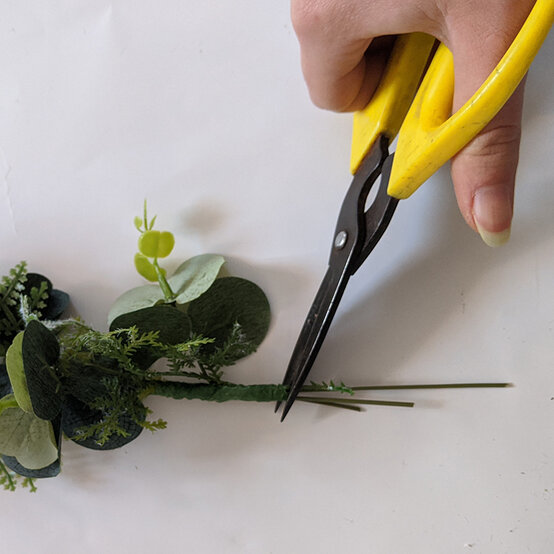 how-to-make-a-wedding-cake-garland_step7.jpg?sw=554&q=85