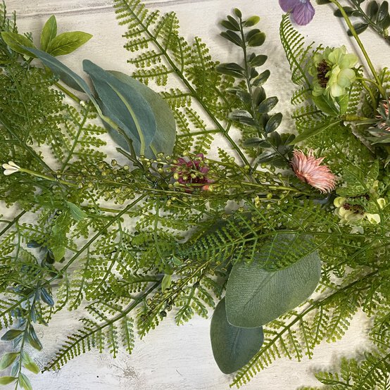 spring-garland-9c.jpeg?sw=554&q=85