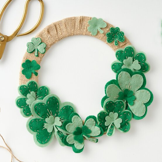Cricut-How-to-Make-a-Shamrock-Wreath_sq.jpg?sw=554&q=85