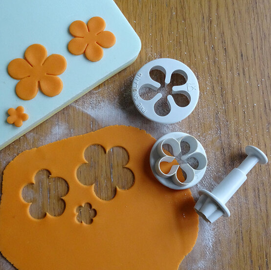 plant-pot-bunny-cake-43.jpg?sw=554&q=85