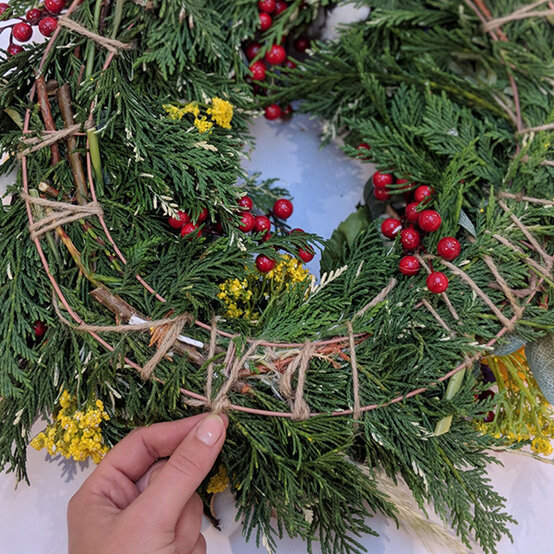 artificial-autumnal-wreath-13.jpg?sw=554&q=85