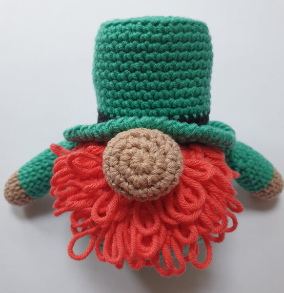 how_to_crochet_a-_st_patricks_day_leprechaun_5.jpg?sw=554&q=85