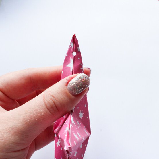 paper-garland_step5_edit.jpg?sw=554&q=85