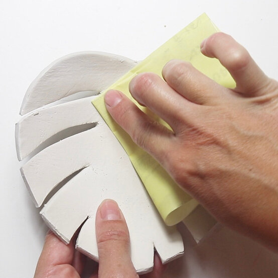 clay-leaf-trinket-dish-5.jpg?sw=554&q=85