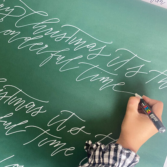 idea_christmas-drawn-giftwrap_step3a.jpg?sw=554&q=85