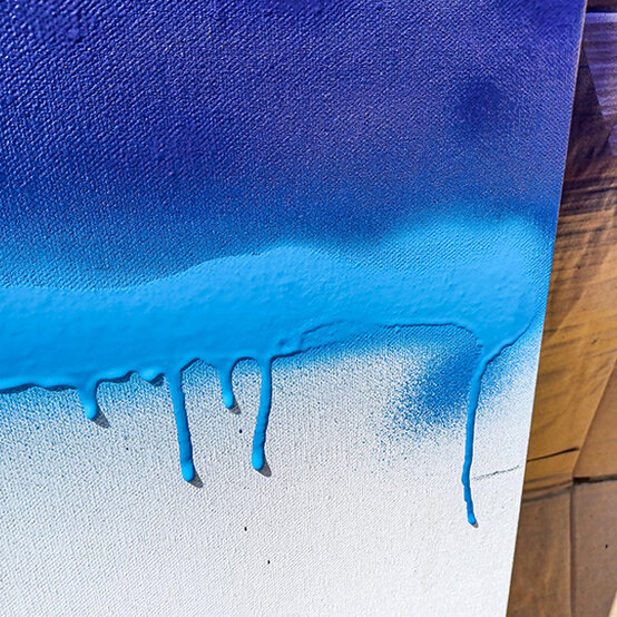 idea_gravity-drip-canvas-with-spray-paint_step3b.jpg?sw=554&q=85