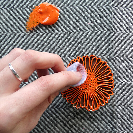 fabric-tote-bags-floral-step1.jpg?sw=554&q=85