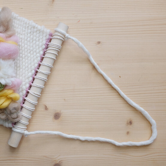 how_to_make_-a_floral_weave_50.jpg?sw=554&q=85