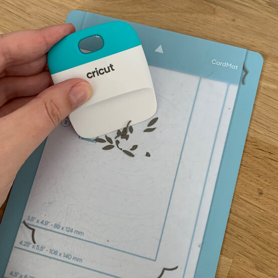 cricut-joy-card_step11_1.jpg?sw=554&q=85