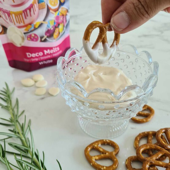 Idea_how-to-make-a-no-bake-christmas-dessert_step3a.jpg?sw=554&q=85