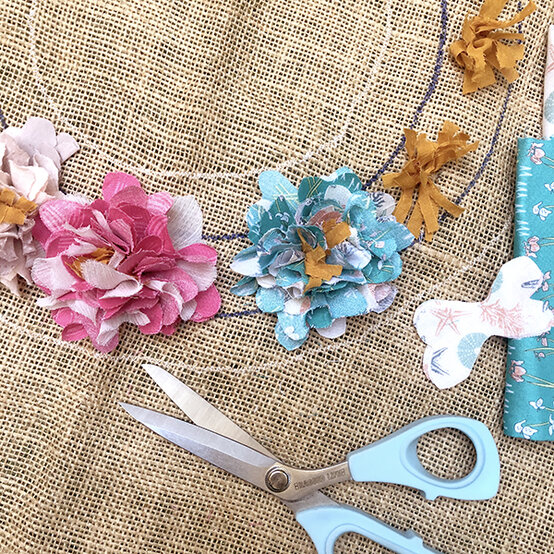 how_to_make_rag_rug_wreath_12b.jpg?sw=554&q=85