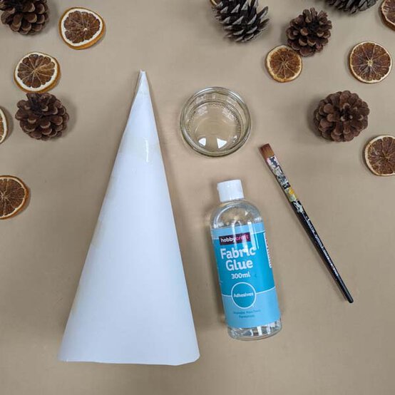 ideas%5Fstash%2Dbusting%2Dchristmas%2Dtable%2Ddecor%5Fchristmas%2Dtree%2Dcones%5Fstep%2D2b.jpg?sw=554&q=85