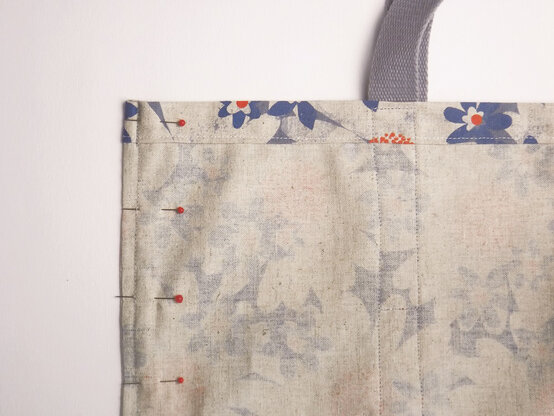 shopping_bag_stitch_12.jpg?sw=554&q=85