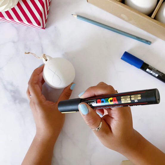 personalised-decorated-ceramic-baubles-2.jpg?sw=554&q=85