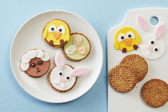 how_to_deorate_easter_biscuits.jpg?sw=554&q=85
