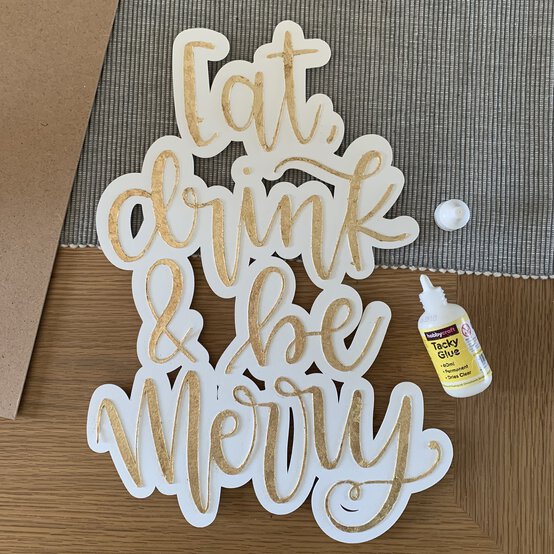 cricut_how-to-make-a-christmas-sign_step9.jpg?sw=554&q=85