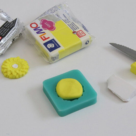 idea_how-to-make-a-fimo-clay-photo-frame_step3a.jpg?sw=554&q=85