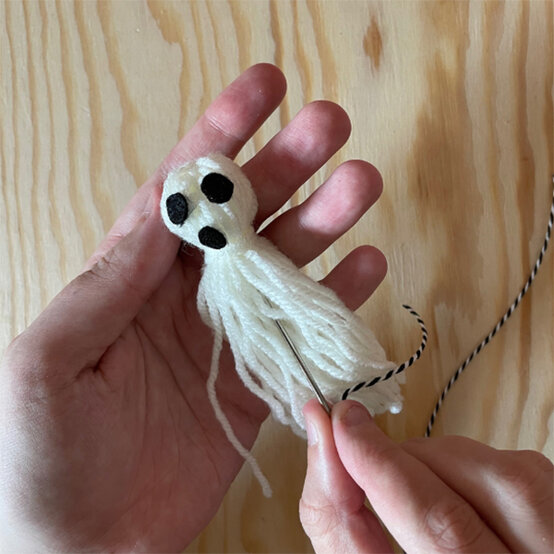 ghost-wall-hanging_5b.jpg?sw=554&q=85