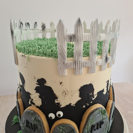 haunted-house-cake-14a.jpg?sw=554&q=85